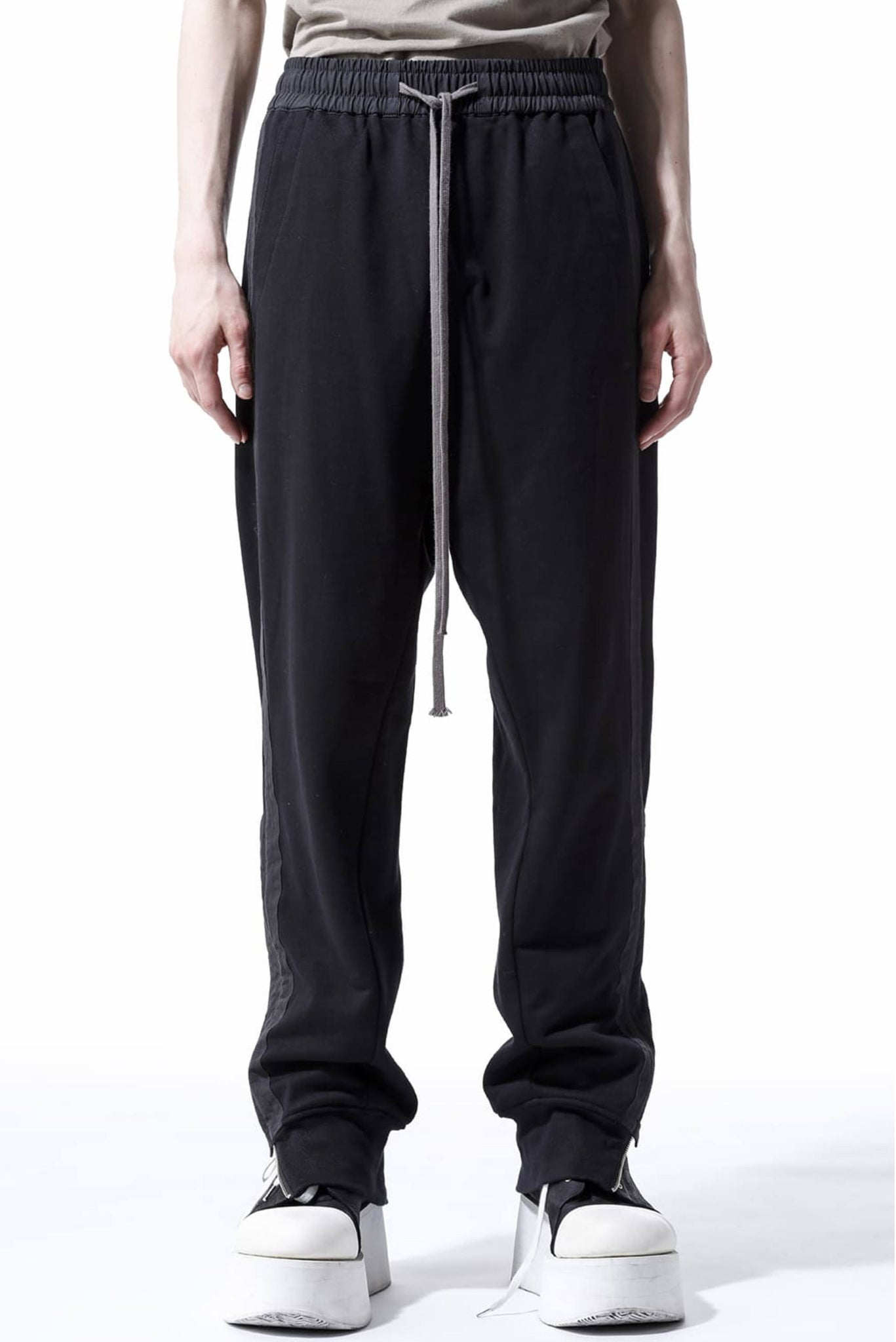 A.F ARTEFACT LAYERED ZIP EASY PANTS